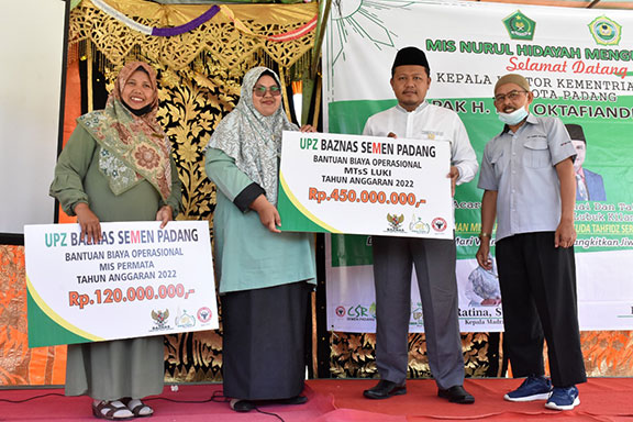 UPZ Semen Padang Salurkan Bantuan Rp570 Juta
