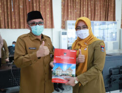Wali Kota Serahkan 220 SK Kenaikan Pangkat