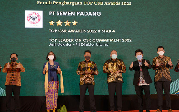 Semen Padang Sabet Dua Penghargaan Top CSR Awards 2022