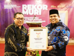 Bupati Suhatri Bur Raih Anugerah Sahabat Pers Indonesia dari SMSI