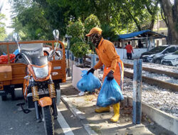 Khairul Belasan Tahun Mengangkut Sampah