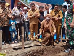 Perantau Padang Magek Bantu Bedah Rumah Warga