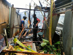 Sigap Babinsa Kodim 1002/HST Bantu Padamkan Kebakaran Rumah Warga
