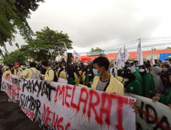 Ratusan Mahasiswa Tolak RUU PPP dan Omnibulaw