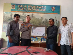 Polisi Petani Diganjar Perhargaan dari Wartawan