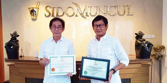 Sido Muncul Raih 2 Penghargaan Kemnaker