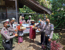 Polres Agam Tebar 100 Paket Sembako