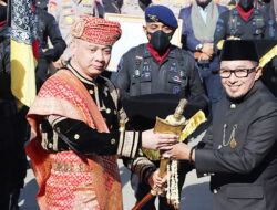Kapolda Serahkan Benda Pusaka Raja Minangkabau di Istano Basa Pagaruyung