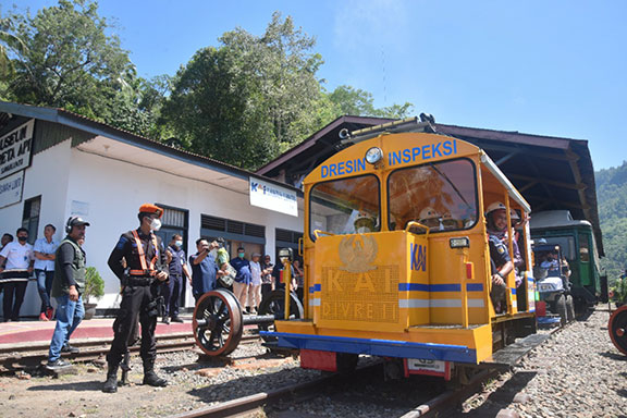 Mak Itam Jajal Rel Sawahlunto-Muaro Kalaban