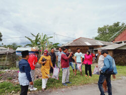 Kegiatan Peduli Lingkungan dengan Memungut Sampah Plastik Bersama