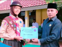 Anggota DPRD Padang Pariaman Syafrial Amir Tampil Sebagai Pembina Upacara di MTsn 5 Nan Sabaris