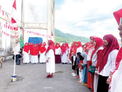 Pedagang Pasar Gelar Upacara Bendera