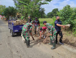 Koramil 1002-06/Barabai Bersama Aparat Gabungan Gotong Royong Bersih-Bersih Lingkungan