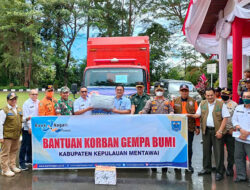 Bank Nagari Bantu Korban Gempa Mentawai