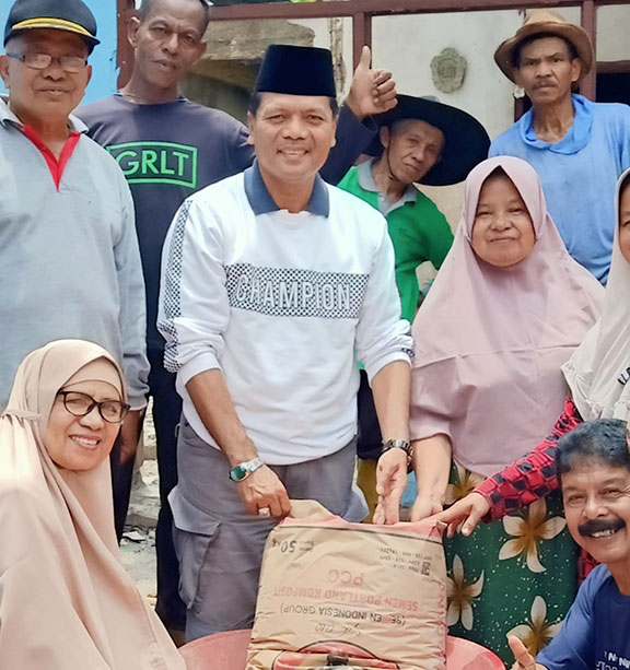 Irfendi Arbi Bantu Korban Kebakaran