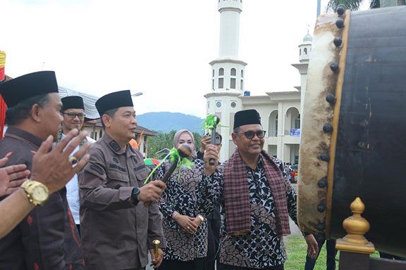 Bupati Solok Epyardi Asda Membuka MTQ Kabupaten Solok