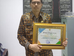 Tingkatkan Budaya Gemar Membaca, Sekretariat DPRD Sumbar Terima Penghargaan