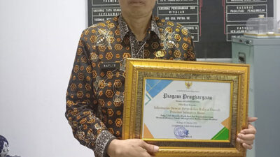 Tingkatkan Budaya Gemar Membaca, Sekretariat DPRD Sumbar Terima Penghargaan