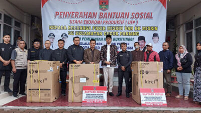 Ratusan Warga di Guguk Panjang Terima Bansos