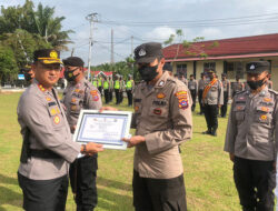 12 Personel Berprestasi Terima Penghargaan dari Polres Dharmasraya