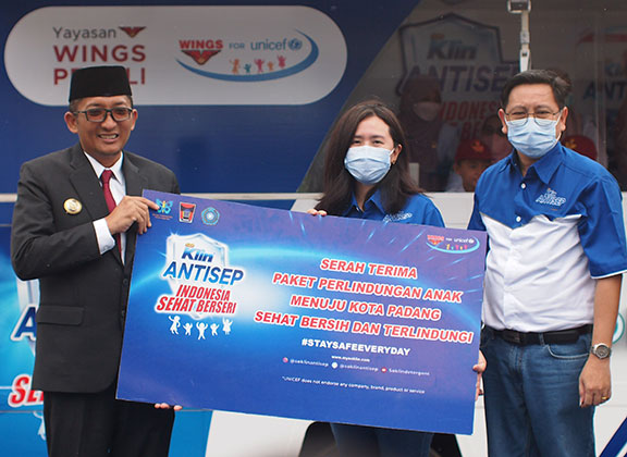 SoKlin Antisep Ajak Warga Padang Terapkan PHBS