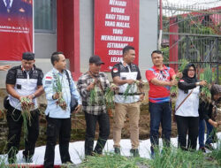 Panen Raya Bawang Merah Lapas Bukittinggi, Kakanwil: Upaya Tingkatkan Ketahanan Pangan Nasional