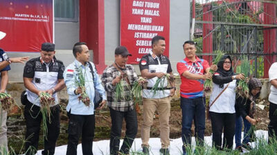 Panen Raya Bawang Merah Lapas Bukittinggi, Kakanwil: Upaya Tingkatkan Ketahanan Pangan Nasional