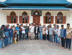 Leonardy Ajak Petani di Koto Gadang Tanam Serentak