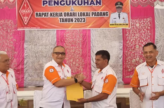 Andree Algamar Dikukuhkan Sebagai Ketua ORARI Padang