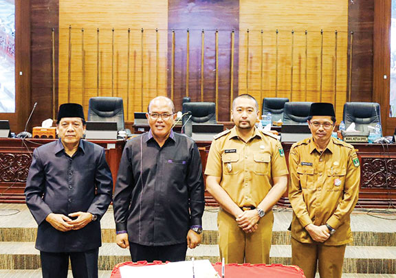 DPRD Sumbar Tetapkan Ranperda PEK Menjadi Perda