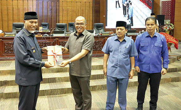 Supardi Pimpin Rapat Paripurna Penyampaian Nota Pengantar LKPJ 2022