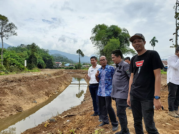 Komisi IV  DPRD Sumbar Tinjau Normalisasi 3 Sungai