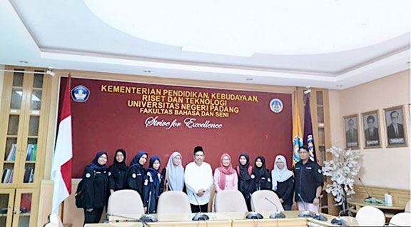 UNP Lepas 13 Mahasiswa Magang ke Jepang