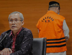 KPK Tahan Mantan Bupati Sidoarjo