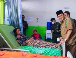 Benny Utama Kunjungi Pasien Keracunan Makanan