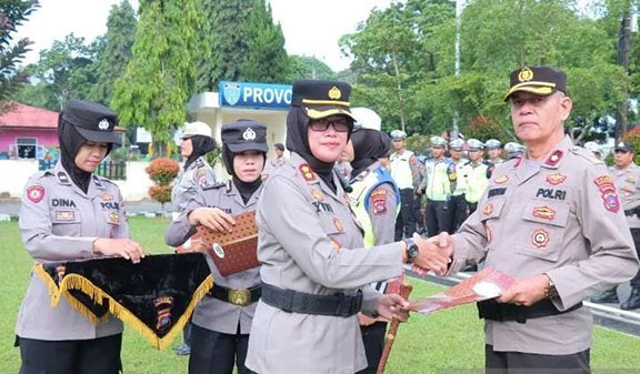 Kapolres Payakumbuh Beri Penghargaan untuk Personel