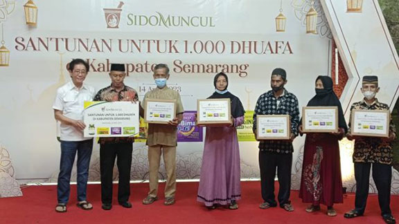 Sido Muncul Santuni 1.000 Dhuafa di Semarang
