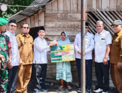 Baznas Padang Pariaman Salurkan Bantuan Bedah RLTH