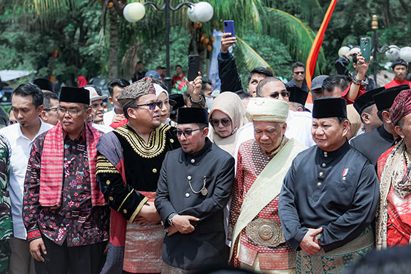 Berkunjung Ke Sumbar, Supardi Dampingi Menhan Prabowo Subianto