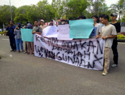 Puluhan Mahasiswa dan Aliansi Pemuda Pasbar Datangi Kejati Sumbar