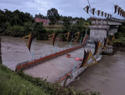 Kejari Lirik Kasus di Balik Robohnya Jembatan Kayu Gadang