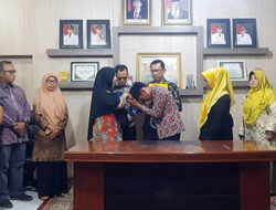 Murid Mampacaruik-An Guru, Bupati Minta Maaf