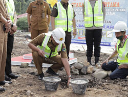 Pessel Bangun Jembatan Wisata Pantai Carocok