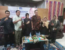 Anggota DPR RI Rezka Oktoberia Salurkan Bantuan PIP Program Pusat Di Nagari Aua Kuniang