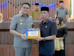 Bupati Barru Serahkan Dokumen KUA-PPAS APBD 2024 ke DPRD