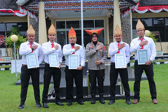 Kapolres Payakumbuh Beri Penghargaan Kepada 7 Personil