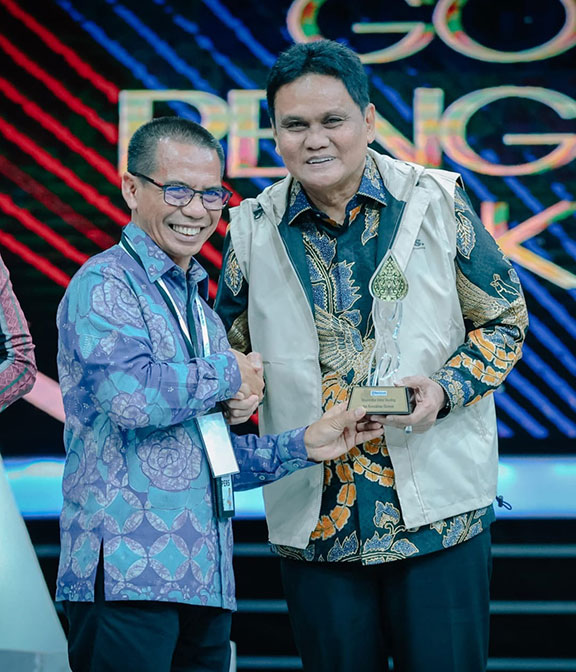 Bupati Barru Terima Penghargaan Akselerator Entas Stunting