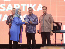Rusma Yul Anwar  Terima Anugerah Dewi Sartika Awards