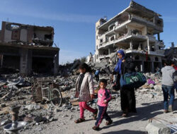 Warga Gaza Cari Anggota Keluarga yang Hilang