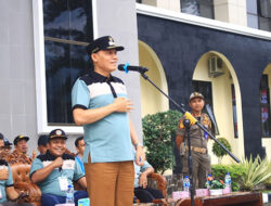 Plt Bupati Sabar.AS Lepas Gerak Jalan Santai Peringati Hari PGRI ke-52